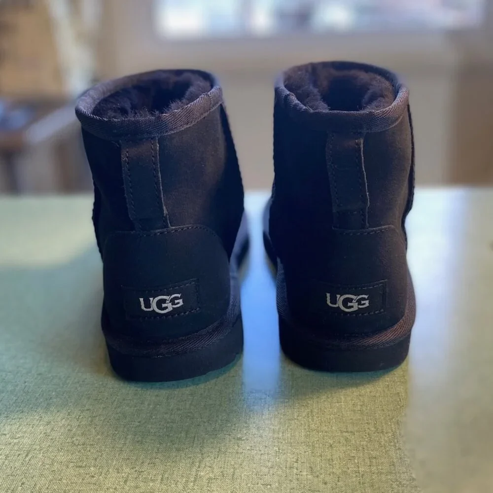 UGG Classic Mini II Genuine Shearling Lined Boot, Women's Size 5, New W/O Box